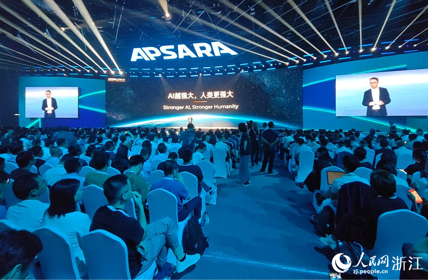 2025雲栖大(dà)會(huì)在杭州開(kāi)幕。人(rén)民(mín)網記者 張帆攝